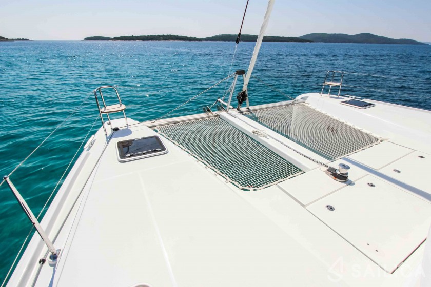 Lagoon 42 - Yacht Charter Sailica