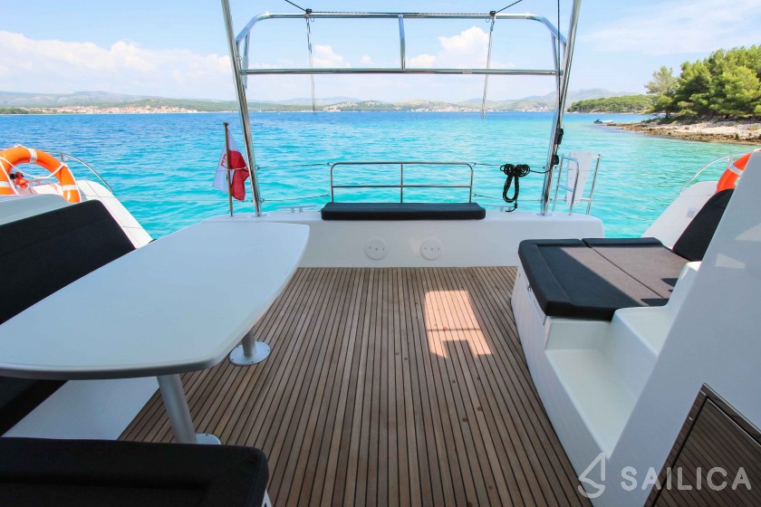 Lagoon 42 - Yacht Charter Sailica