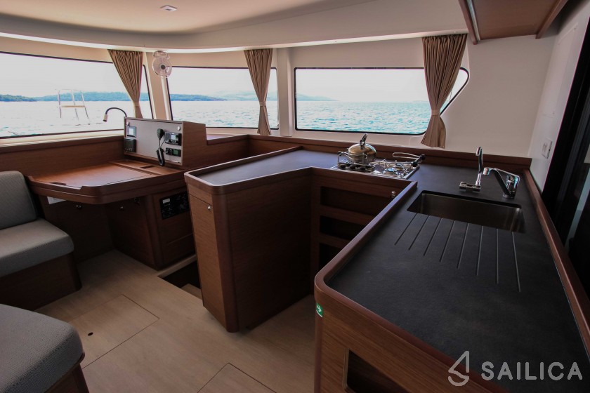 Lagoon 42 - Yacht Charter Sailica