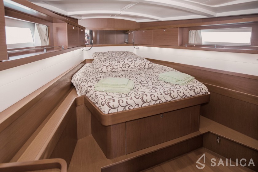Oceanis 45 - Yacht Charter Sailica