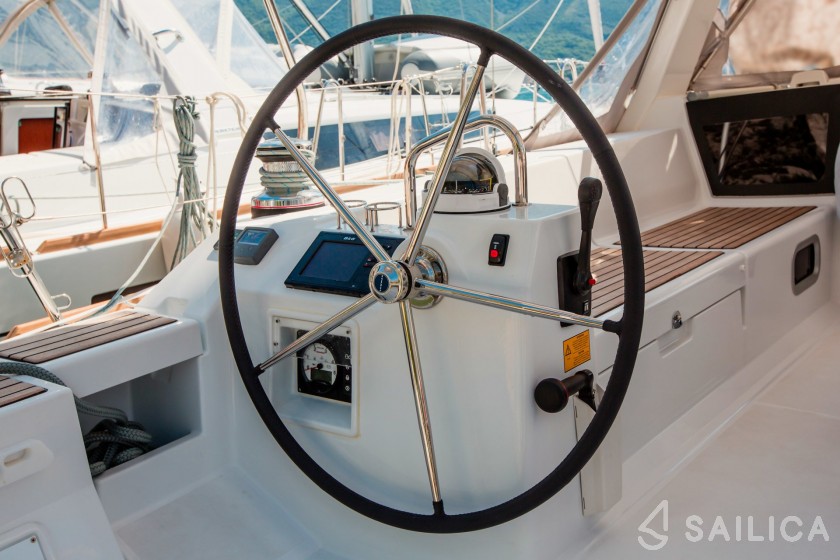 Oceanis 45 - Yacht Charter Sailica