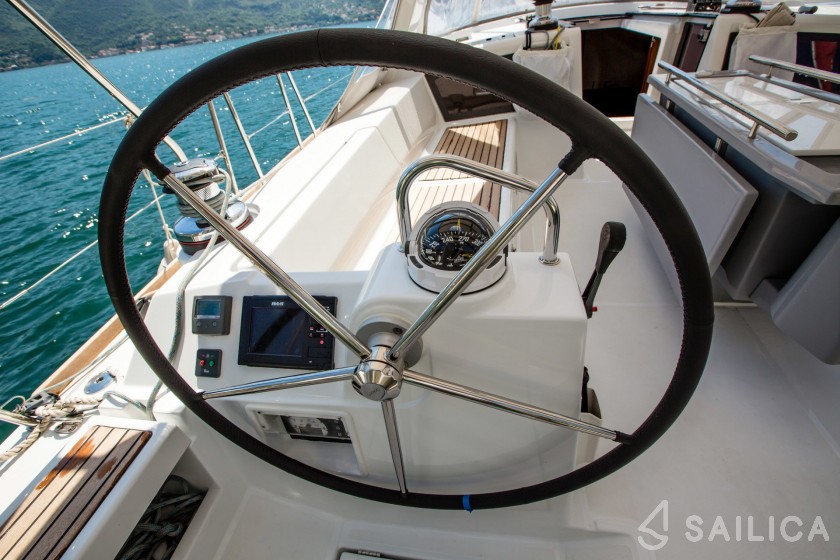 Oceanis 48 - Yacht Charter Sailica