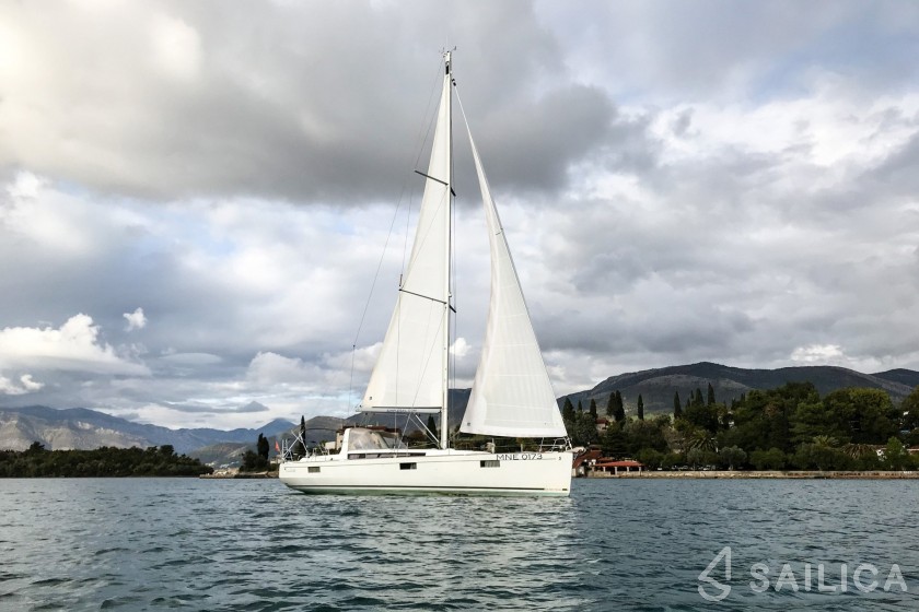 Oceanis 48 - Yacht Charter Sailica