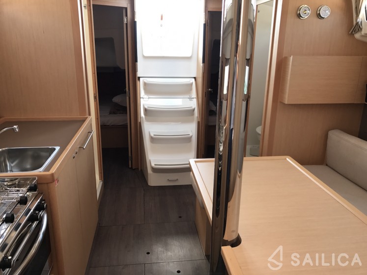 Oceanis 38.1 - Yacht Charter Sailica