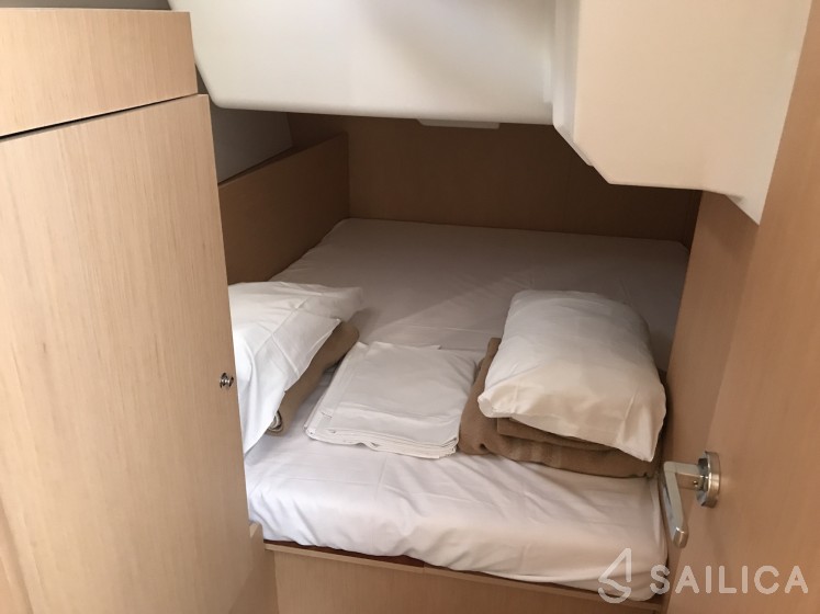Oceanis 38.1 - Yacht Charter Sailica