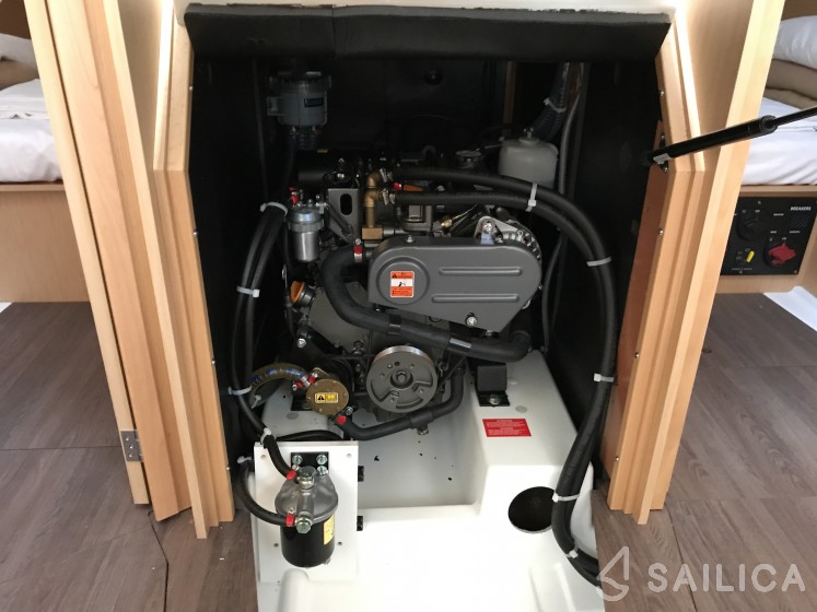 Oceanis 38.1 - Yacht Charter Sailica