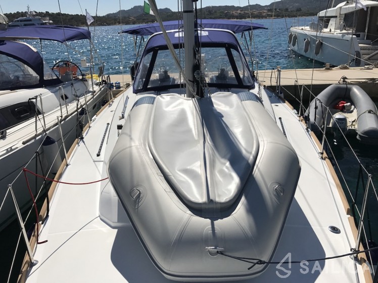 Oceanis 38.1 - Yacht Charter Sailica