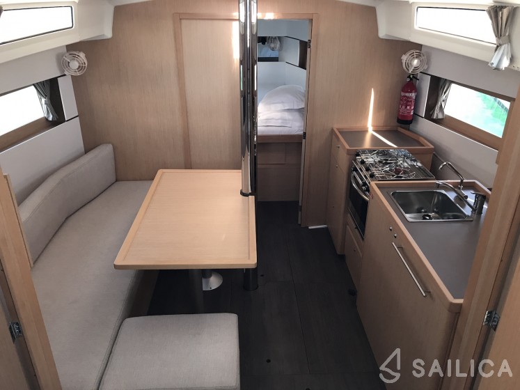 Oceanis 38.1 - Yacht Charter Sailica