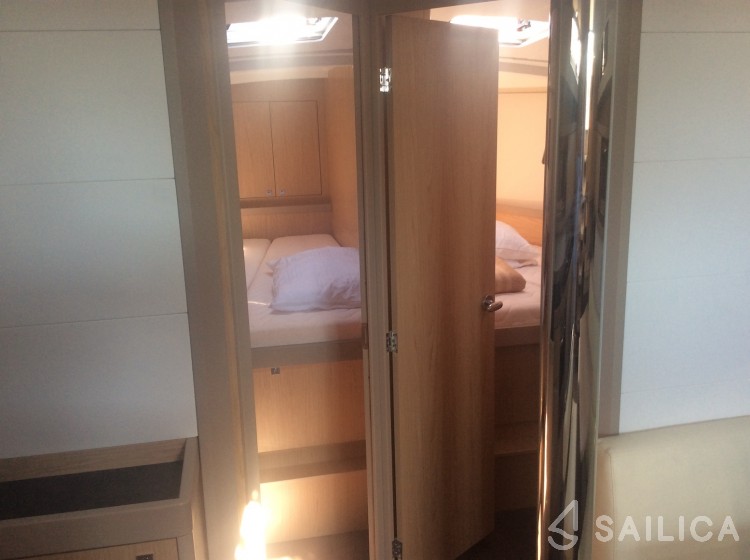 Oceanis 45 - Yacht Charter Sailica