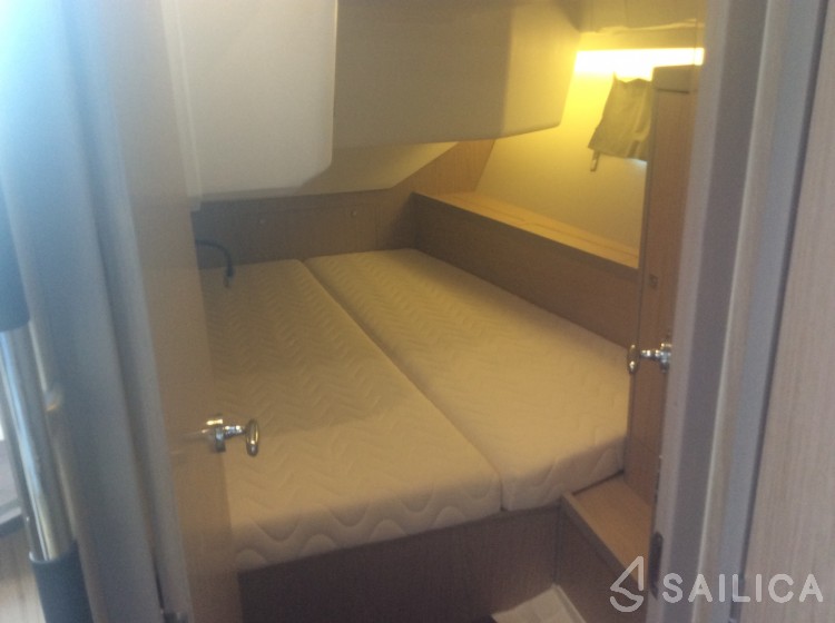 Oceanis 45 - Yacht Charter Sailica