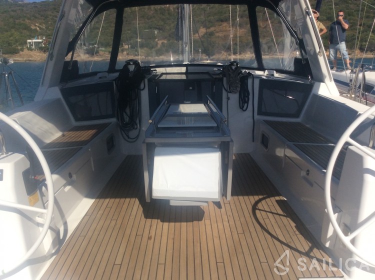 Oceanis 45 - Yacht Charter Sailica