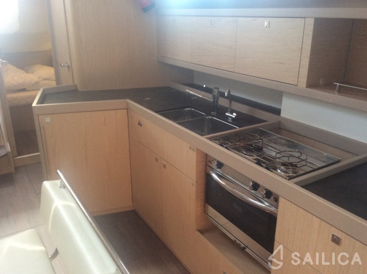 Oceanis 45 - Yacht Charter Sailica