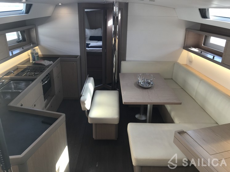 Oceanis 45 - Yacht Charter Sailica