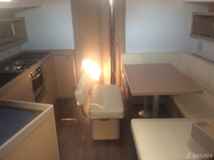 Oceanis 45 - Yacht Charter Sailica