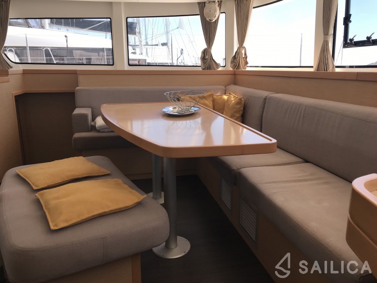 Lagoon 42 - Yacht Charter Sailica