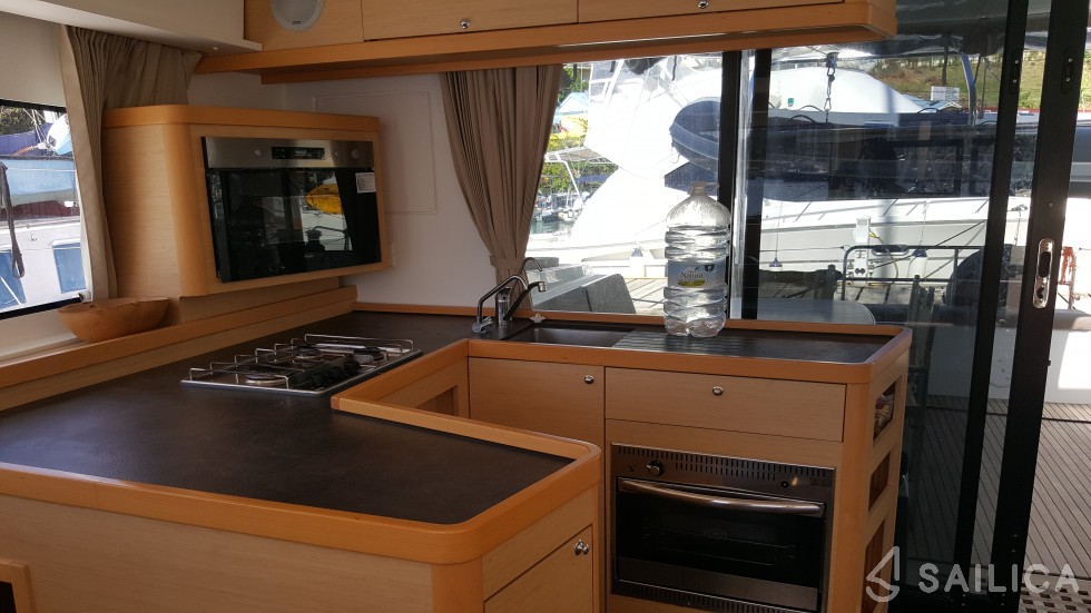 Lagoon 42 - Yacht Charter Sailica