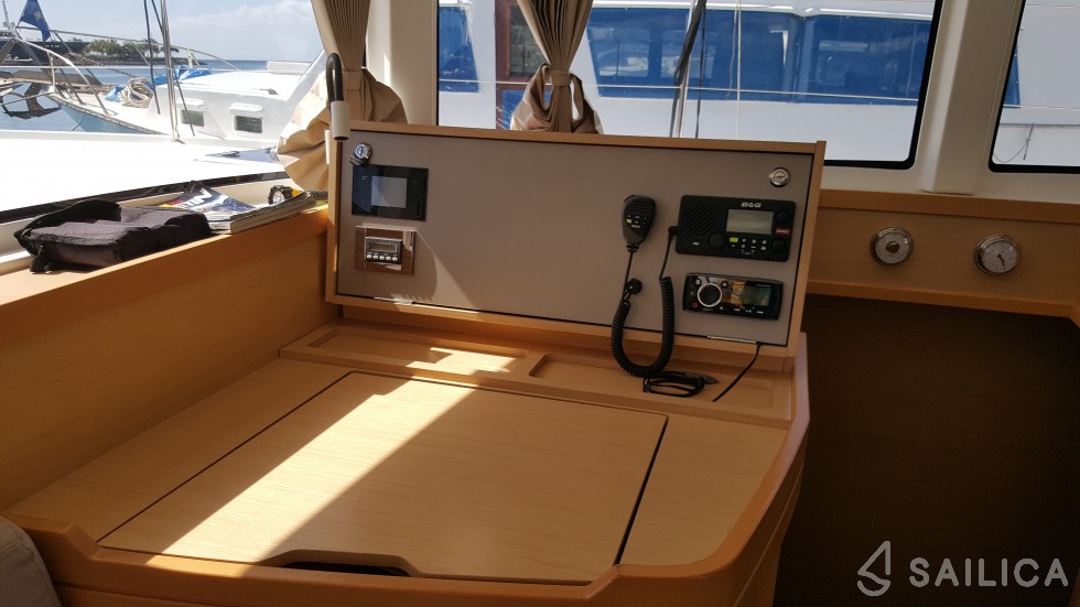 Lagoon 42 - Yacht Charter Sailica