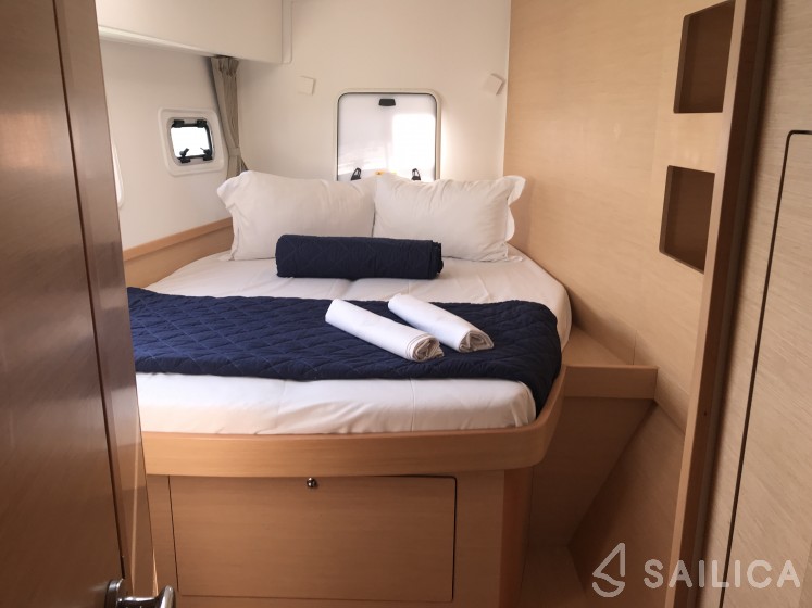Lagoon 42 - Yacht Charter Sailica