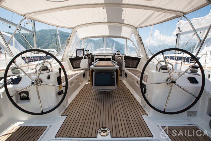 Oceanis 41 - Yacht Charter Sailica