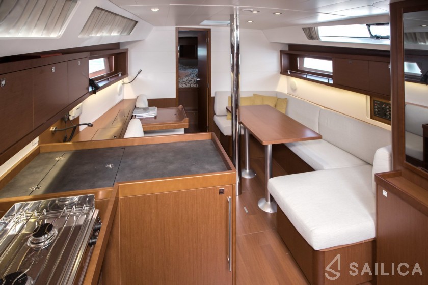 Oceanis 41 - Yacht Charter Sailica
