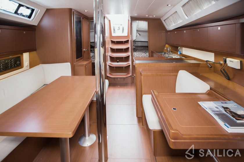Oceanis 41 - Yacht Charter Sailica