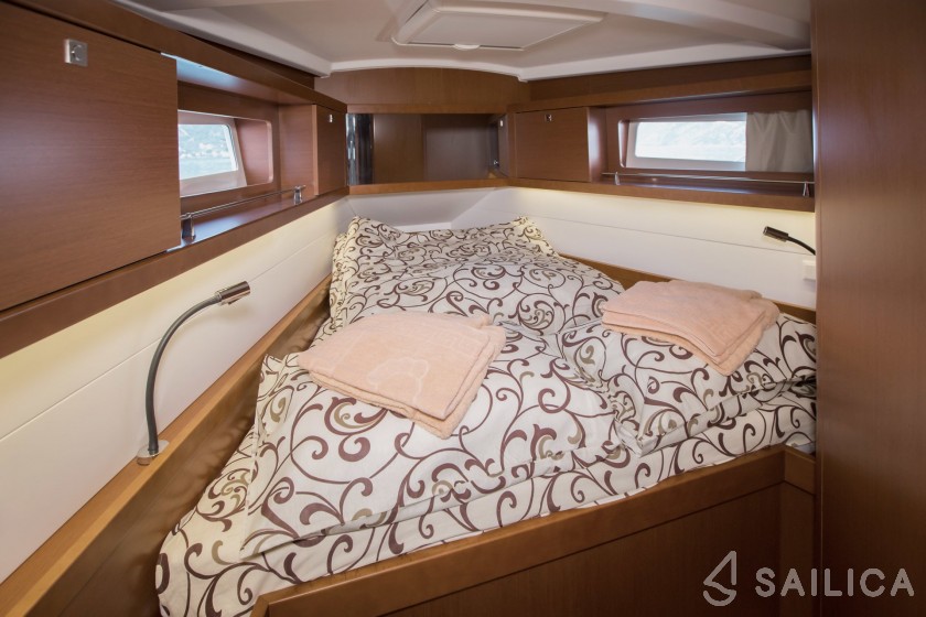 Oceanis 41 - Yacht Charter Sailica