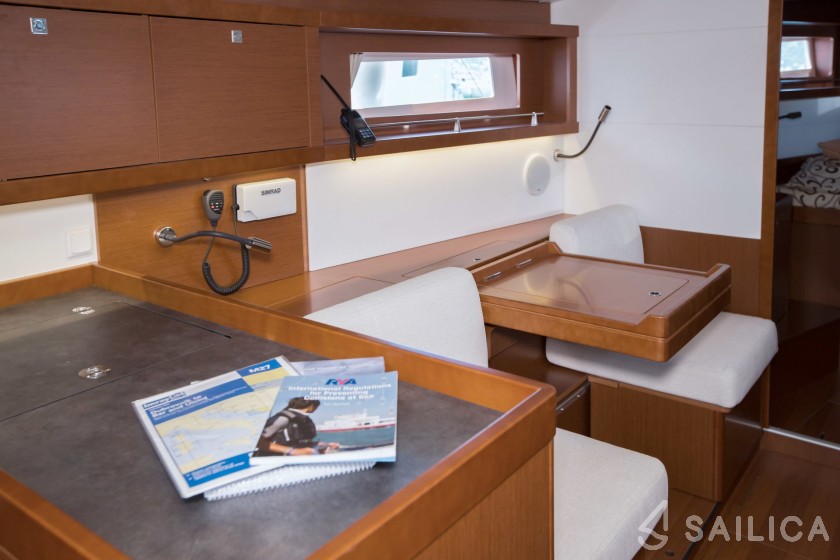 Oceanis 41 - Yacht Charter Sailica