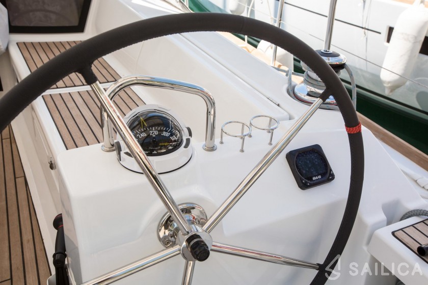 Oceanis 41 - Yacht Charter Sailica