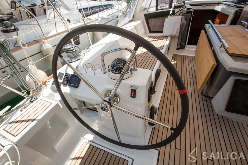 Oceanis 41 - Yacht Charter Sailica
