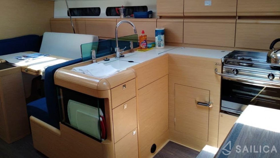 Sun Odyssey 419 - Yacht Charter Sailica