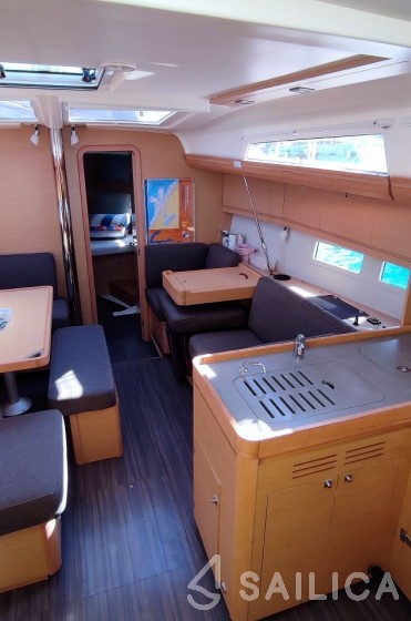 Dufour 412 GL - Yacht Charter Sailica