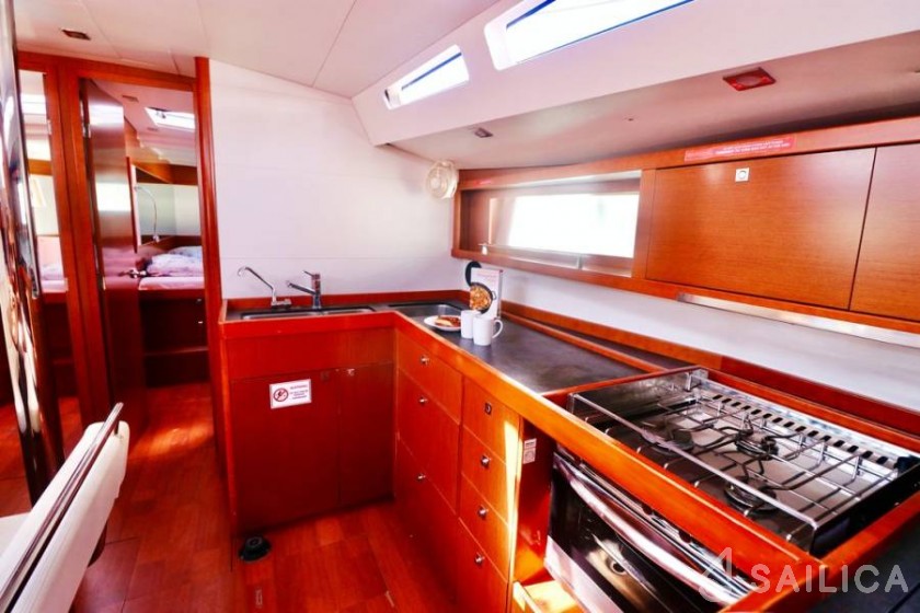 Oceanis 48 - Yacht Charter Sailica
