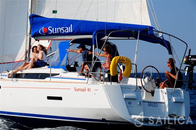 Oceanis 41.1 - Yacht Charter Sailica