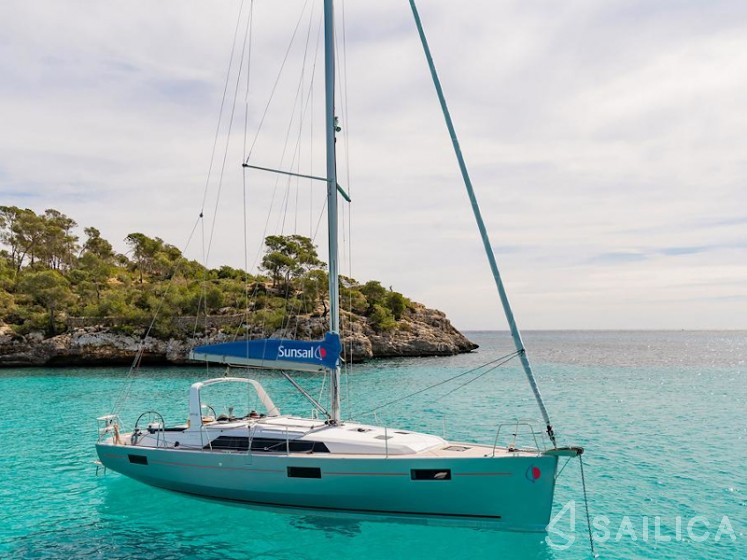 Oceanis 41.1 - Yacht Charter Sailica