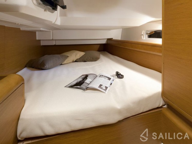 Oceanis 41.1 - Yacht Charter Sailica