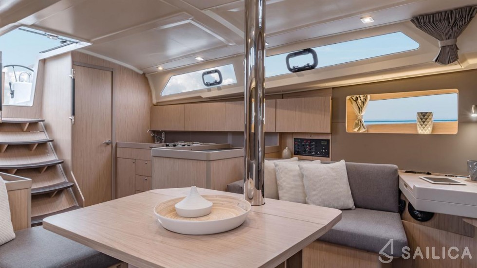 Oceanis 41.1 - Yacht Charter Sailica