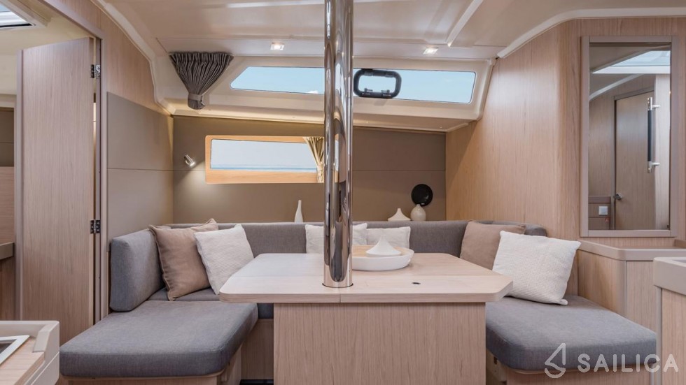 Oceanis 41.1 - Yacht Charter Sailica
