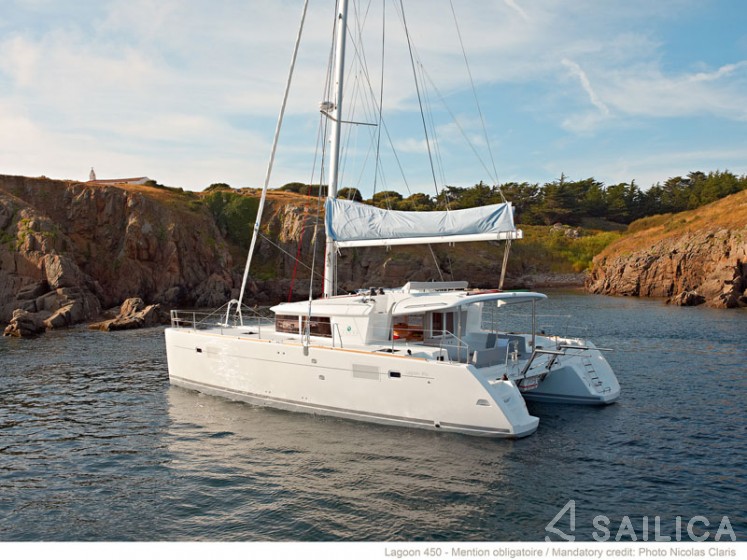 Lagoon 450  Flybridge - Yacht Charter Sailica