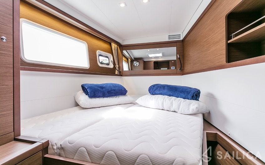 Lagoon 450  Flybridge - Yacht Charter Sailica