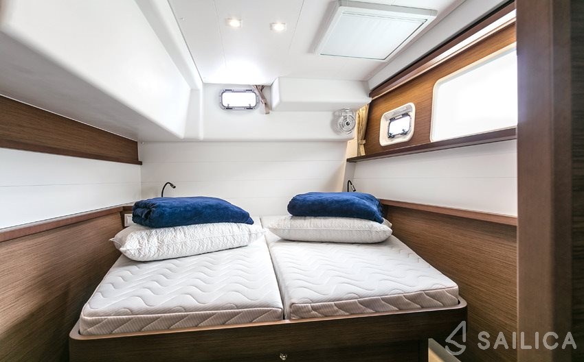 Lagoon 450  Flybridge - Yacht Charter Sailica