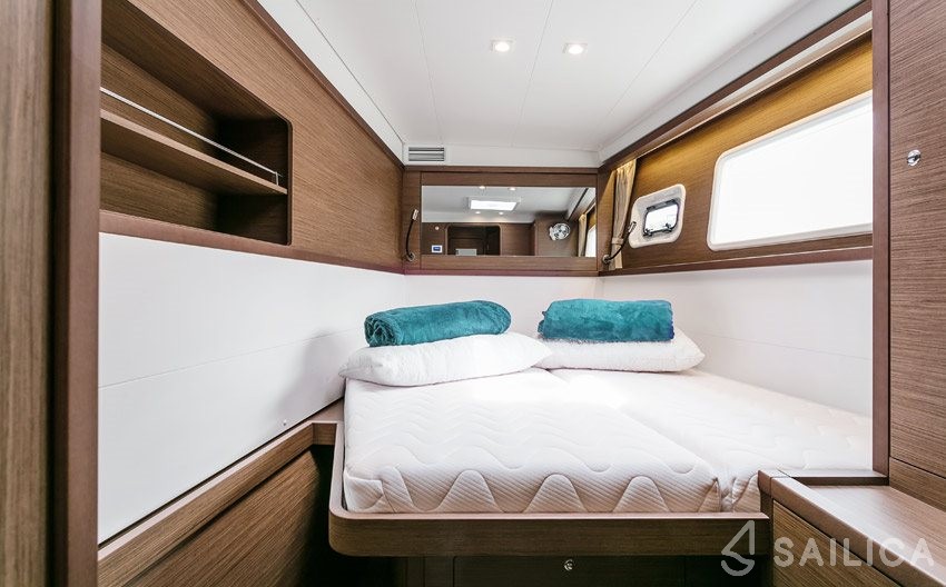 Lagoon 450  Flybridge - Yacht Charter Sailica