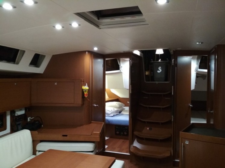 Oceanis 45 - Yacht Charter Sailica