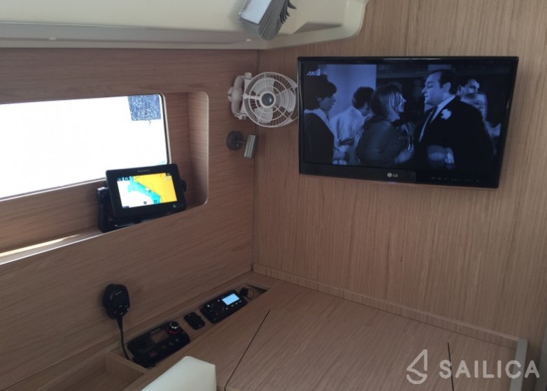 Oceanis 41.1 - Yacht Charter Sailica