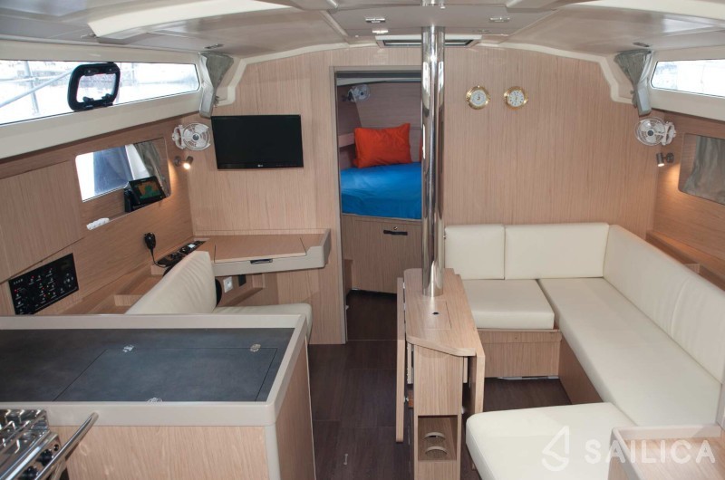 Oceanis 41.1 - Yacht Charter Sailica