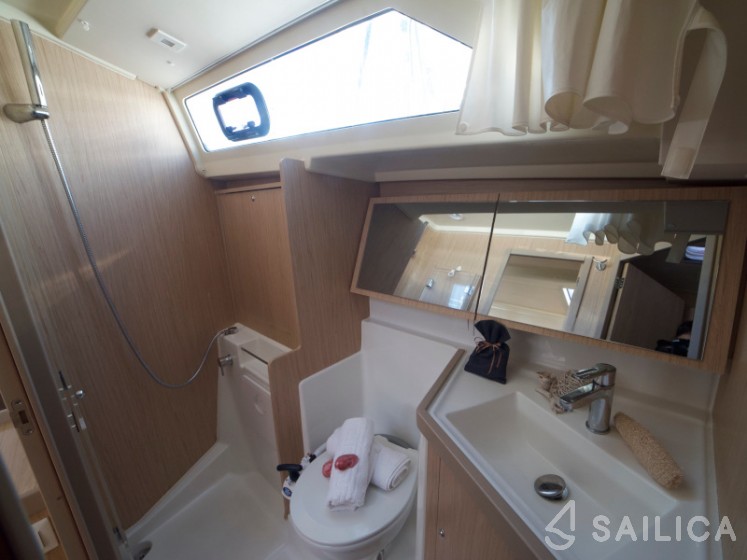 Oceanis 41.1 - Yacht Charter Sailica