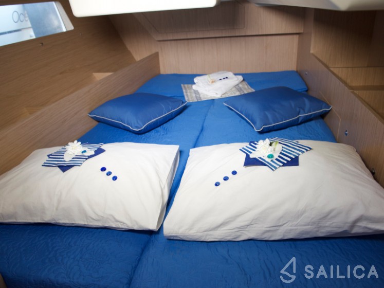 Oceanis 41.1 - Yacht Charter Sailica