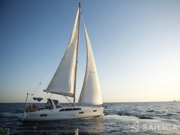 Oceanis 41.1 - Yacht Charter Sailica
