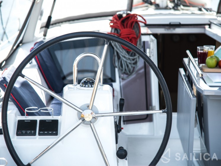 Oceanis 41.1 - Yacht Charter Sailica