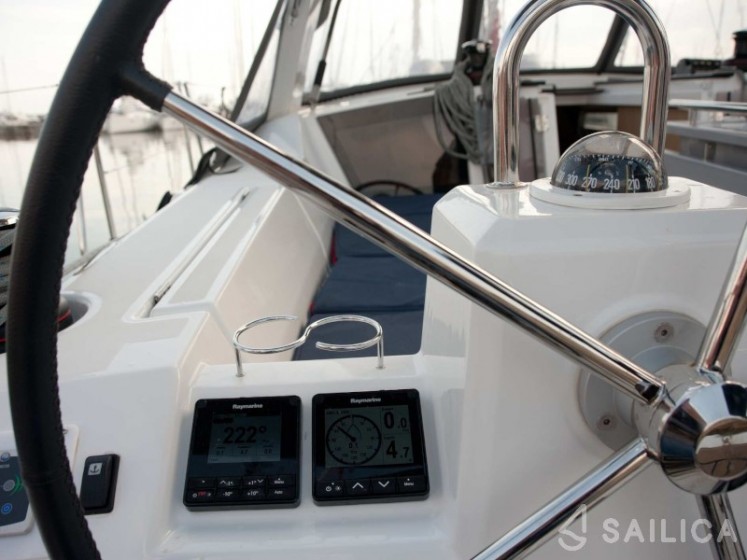 Oceanis 41.1 - Yacht Charter Sailica