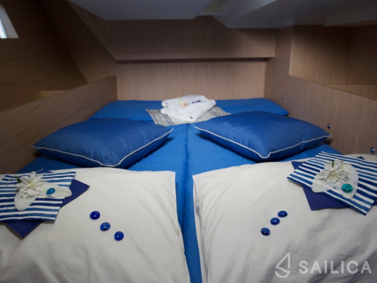 Oceanis 41.1 - Yacht Charter Sailica
